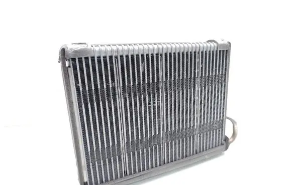 Isuzu D-Max A/C cooling radiator (condenser)