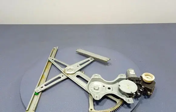 Toyota Auris E180 Front door window regulator with motor 8570202020