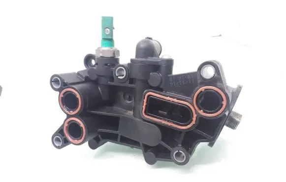Skoda Fabia Mk3 (NJ) Oil filter mounting bracket 04B115389B