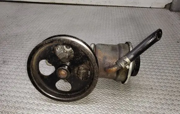 Toyota Avensis T250 Power steering pump 12180