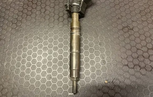 Mercedes-Benz ML W164 Fuel injector A6420700587