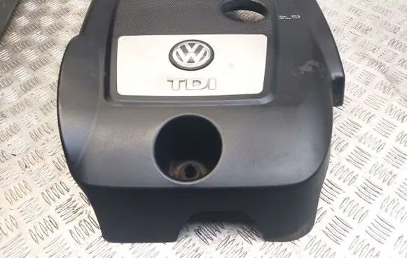 Volkswagen Touran I Engine cover (trim) 033108925