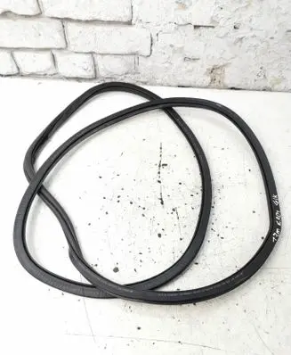 Volkswagen Touran III Rubber seal rear door 5TA867913B