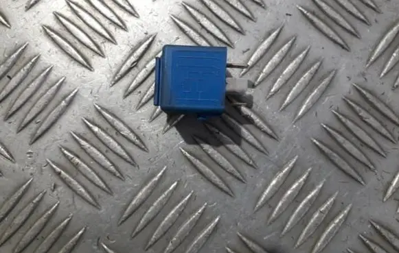 BMW 3 E46 Other relay 6915327 v23134-k59-x313