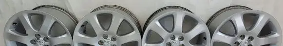 Toyota Avensis T250 R17 alloy rim 42611-05260