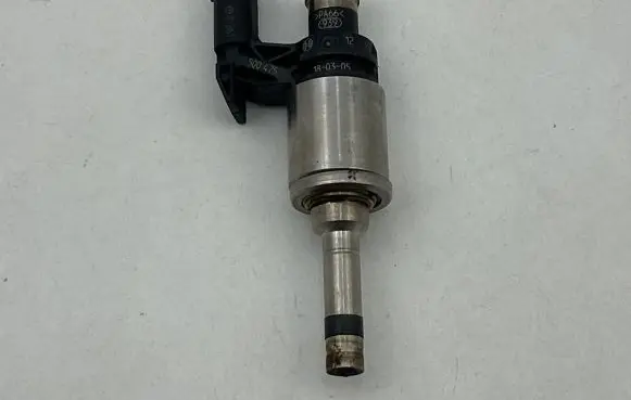 Audi A1 Fuel injector 04E906036AE