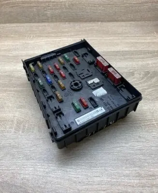Volkswagen PASSAT B6 Fuse module 3C0937125