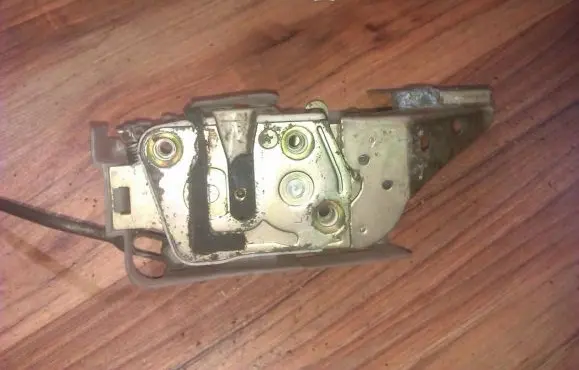 Mazda 323 Front door lock