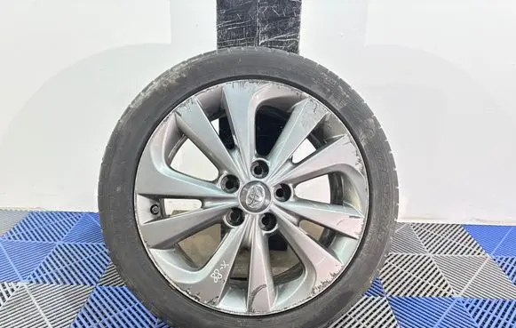Toyota Auris E180 R17 alloy rim