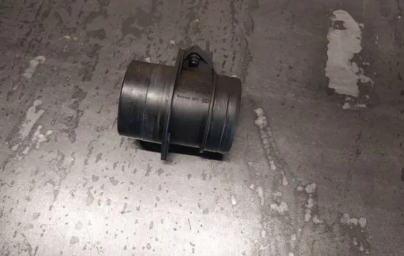 Volkswagen PASSAT B6 Mass air flow meter 074906461B 0281002461