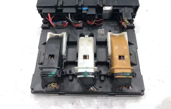 Volkswagen PASSAT B7 Central body control module 3AA937087D