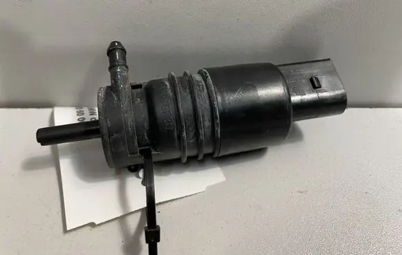 BMW 5 E60 E61 Windscreen/windshield washer pump 8362154