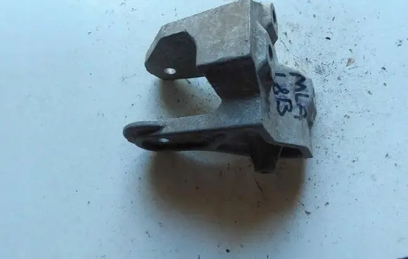 Mitsubishi Lancer X Engine mounting bracket Iht67jh