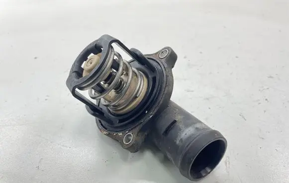 Audi A8 S8 D3 4E Thermostat/thermostat housing 059121111L