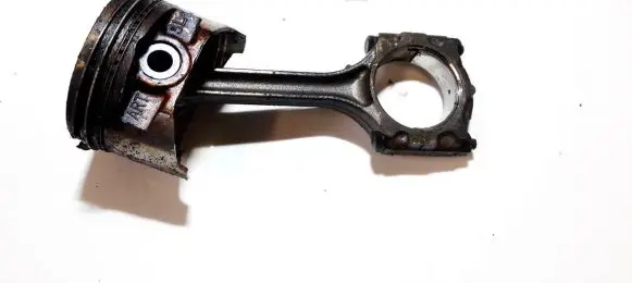 Mitsubishi Colt Piston with connecting rod