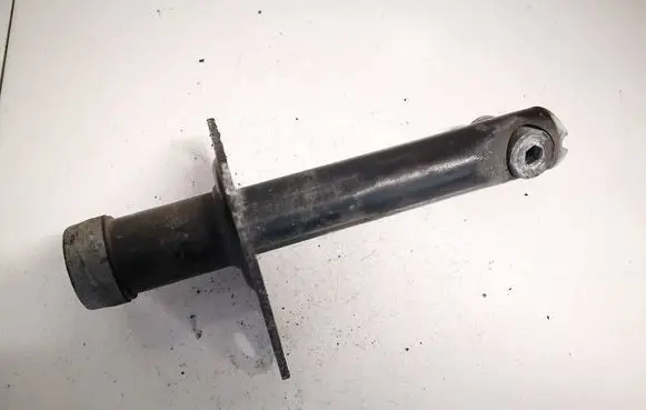Front bumper mounting bracket
