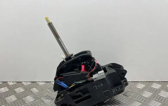 Ford Fusion II Gear shifter/selector DG987K004