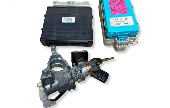 Mitsubishi Lancer Engine control unit/module MN132618 E6T34881H