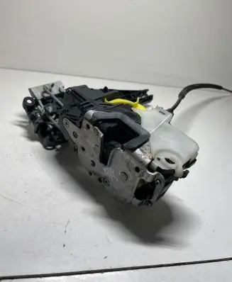 Opel Insignia A Front door lock 13503149
