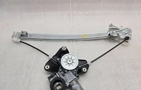 Toyota Yaris Cross Front door manual window regulator 0620206781