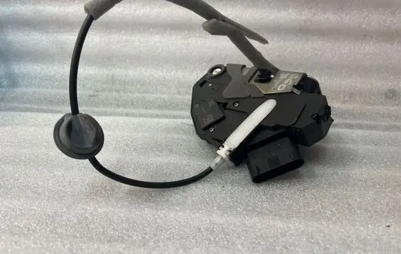 Volvo S60 Rear door lock 31301746