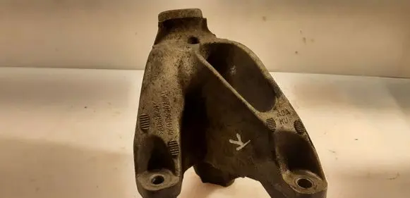 Audi A4 S4 B8 8K Engine mounting bracket 8K0199307