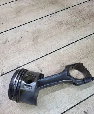 Mercedes-Benz Vito Viano W639 Piston with connecting rod 8854A