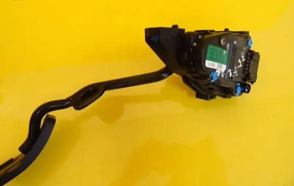 Audi A4 S4 B6 8E 8H Accelerator throttle pedal 8E2721523A