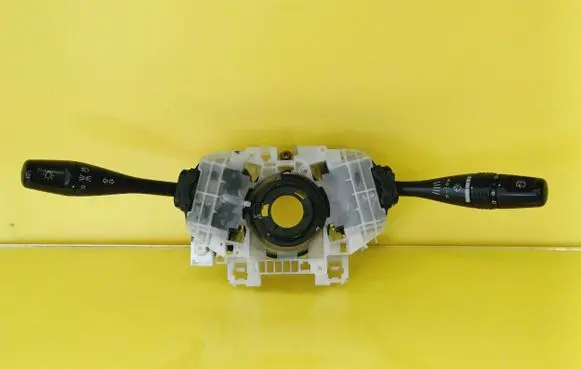 Mitsubishi Space Wagon Wiper turn signal indicator stalk/switch 17B153