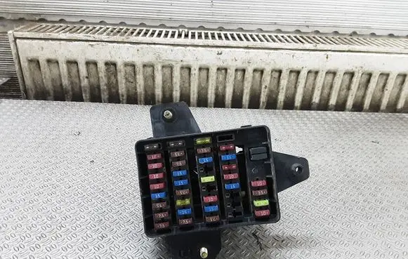 SsangYong Rexton Fuse box set 8211008000