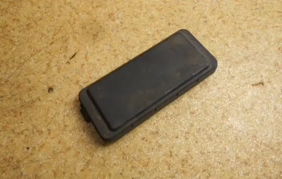 Toyota Land Cruiser (J100) Fuse box cover 