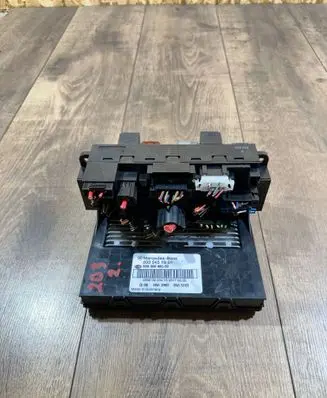 Mercedes-Benz C W203 Fuse box set 2035451601 5DK00848550