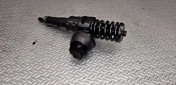 Volkswagen Caddy Fuel injector 038130073AG