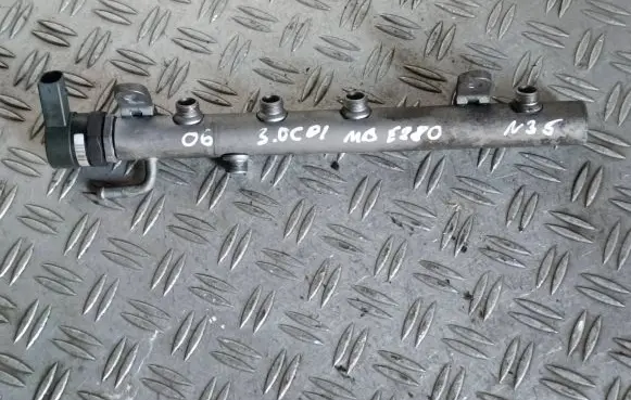 Mercedes-Benz E W211 Fuel main line pipe A6110780449 12717310 0281002494