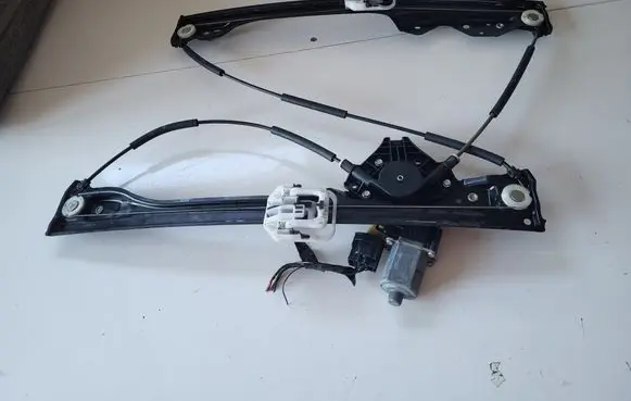 Ford Galaxy Front door window regulator motor 0130822733 CM093120A