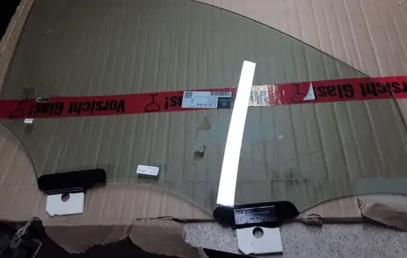 Mercedes-Benz GLC C254 Front door window glass four-door A2547253000