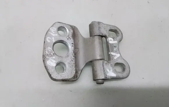 Mercedes-Benz E W210 Front door upper hinge