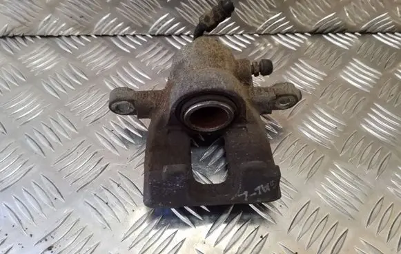 Honda CR-V Rear brake caliper