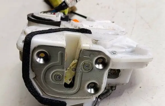 Mazda CX-5 Front door lock AWF2AW5F648