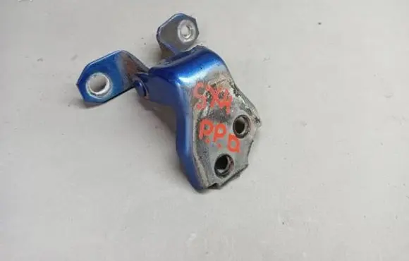 Suzuki SX4 S-Cross Front door lower hinge 