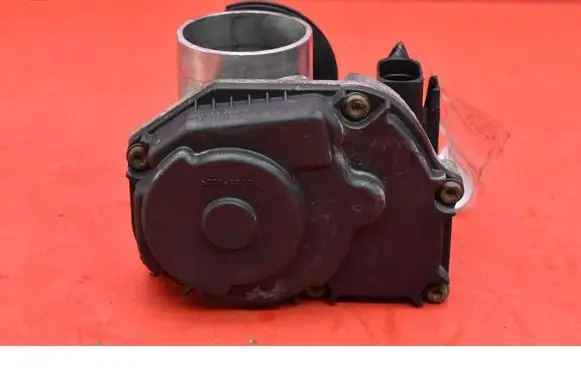 Volkswagen Golf III Throttle body valve 030133064F