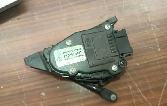 Renault Trafic II (X83) Accelerator throttle pedal 8200008477 6PV00811915