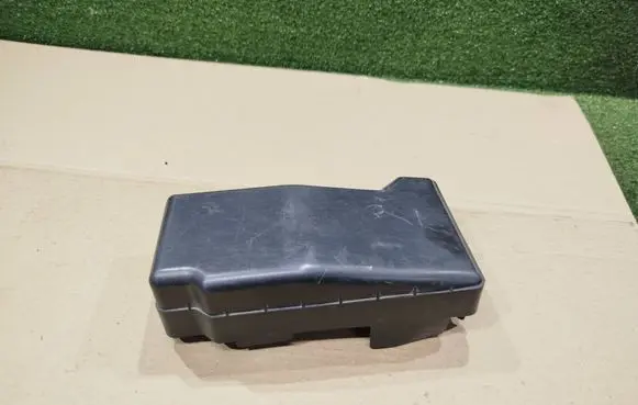 Mitsubishi Pajero Fuse box cover MR459985