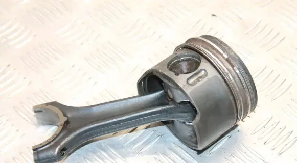 Mercedes-Benz CLK A209 C209 Piston 