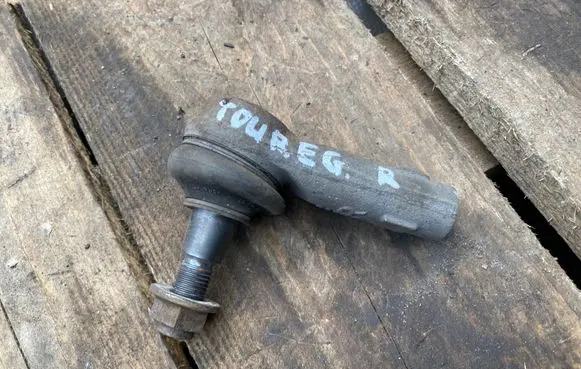 Volkswagen Touareg II Steering tie rod end 027060151012