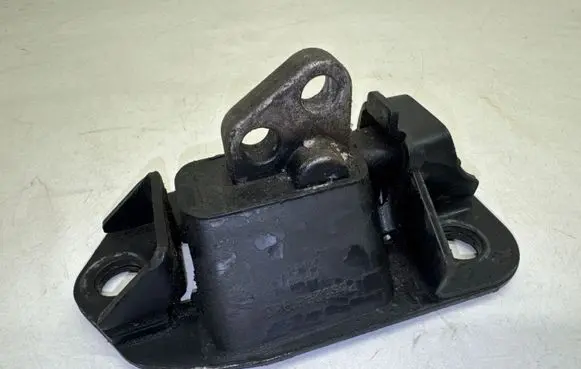 Volvo S70 V70 V70 XC Engine mount bracket 62431900