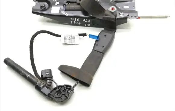 Volvo V70 Front seatbelt 39856175