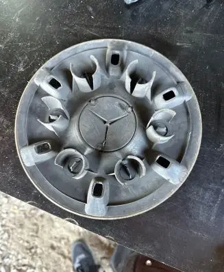 Mercedes-Benz E C207 W207 R16 wheel hub/cap/trim 09064010025