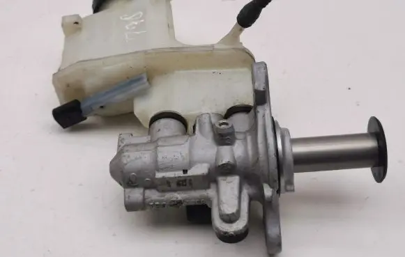 Volkswagen T-Roc Master brake cylinder 502611301G 32672006