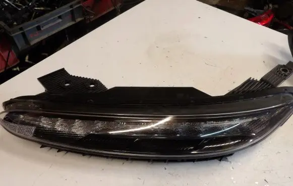 Hyundai Kona I Headlight/headlamp 92207J9600